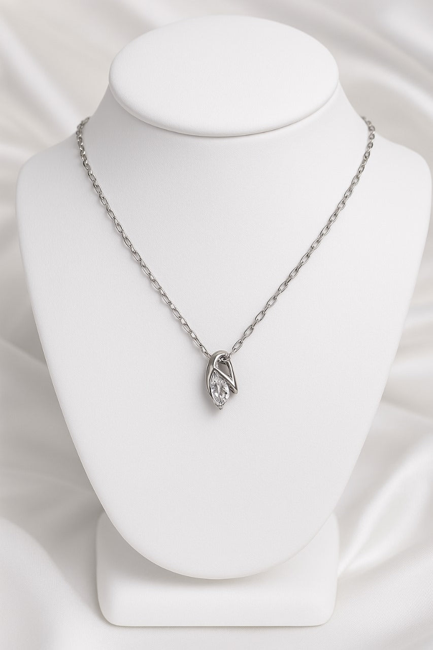 Vetra Necklace
