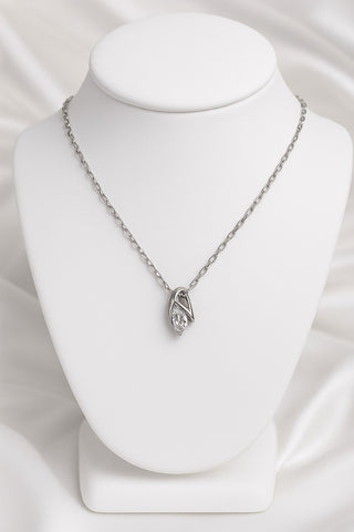 Vetra Necklace