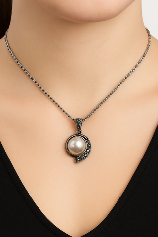 Lunisse Necklace